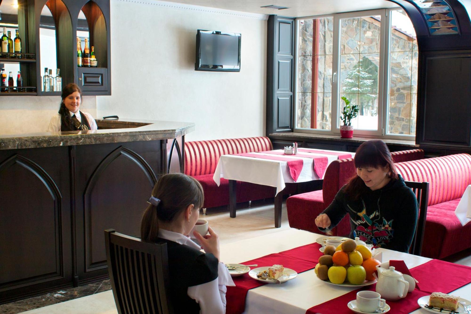 Sherwood Hotel Dolgomostiska Dış mekan fotoğraf