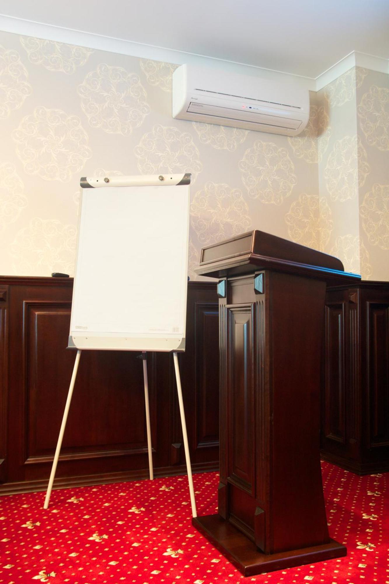 Sherwood Hotel Dolgomostiska Dış mekan fotoğraf