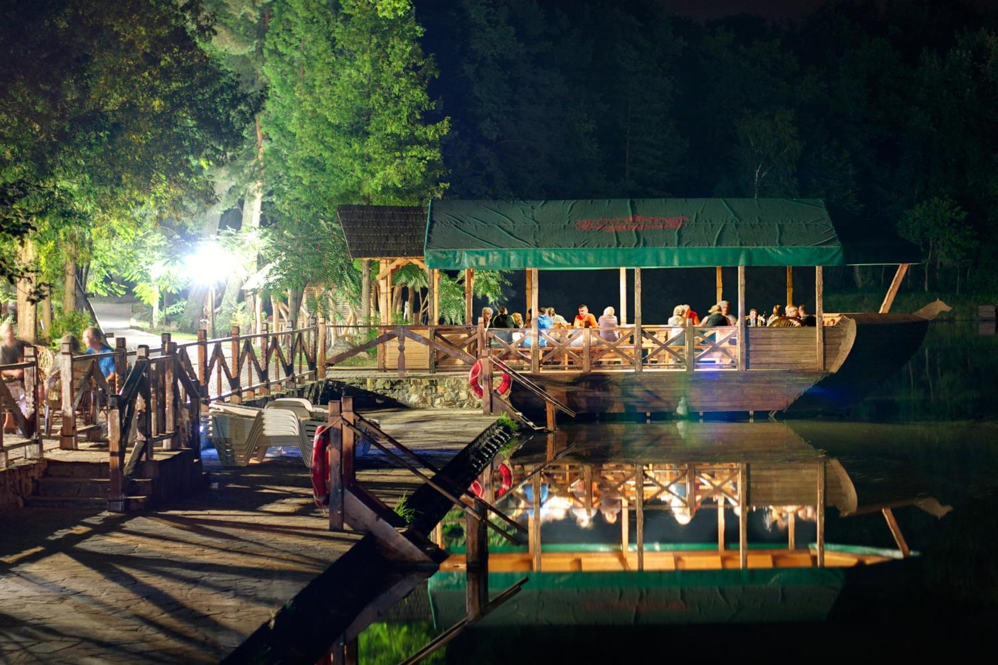 Sherwood Hotel Dolgomostiska Dış mekan fotoğraf
