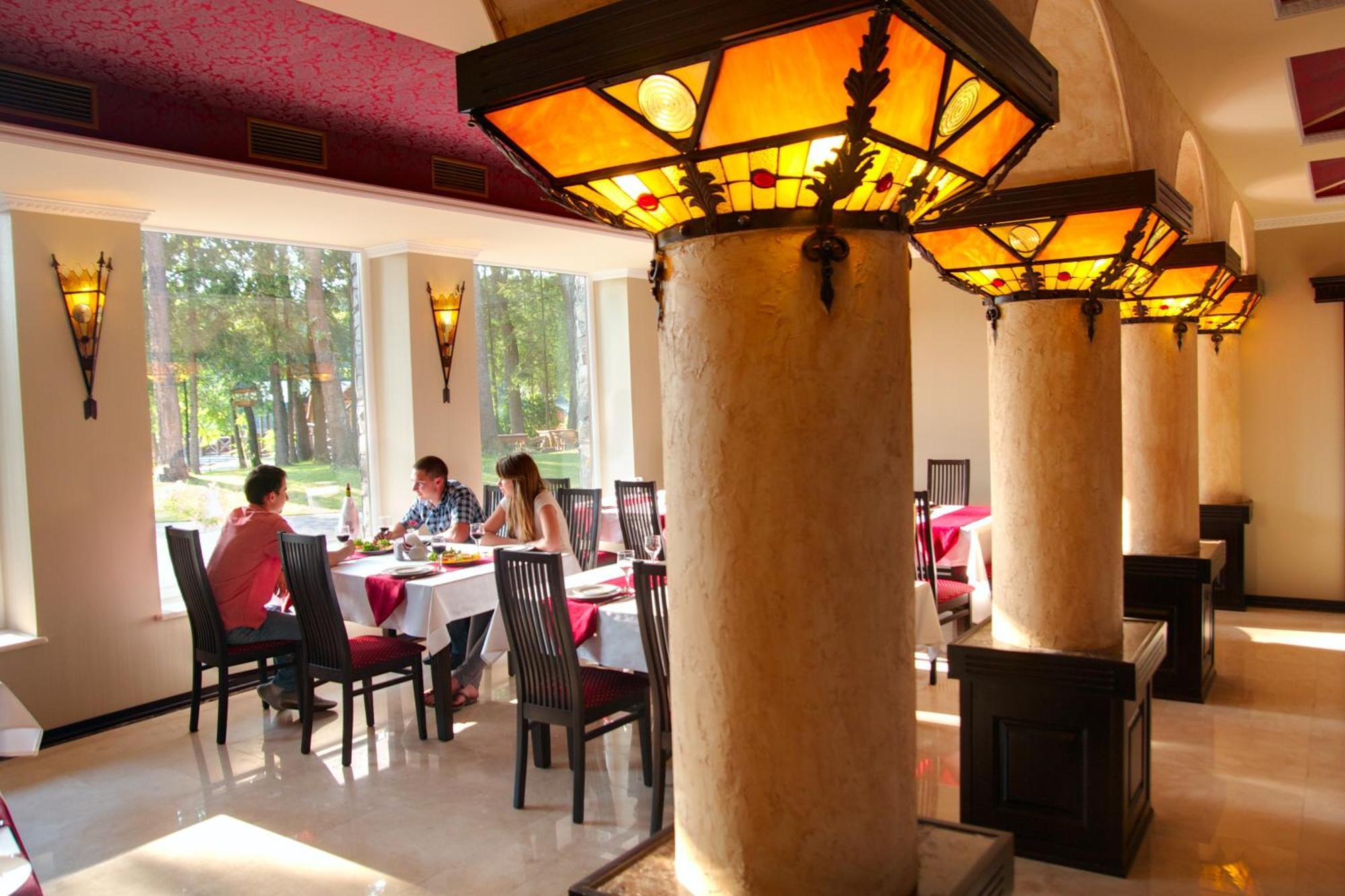 Sherwood Hotel Dolgomostiska Dış mekan fotoğraf