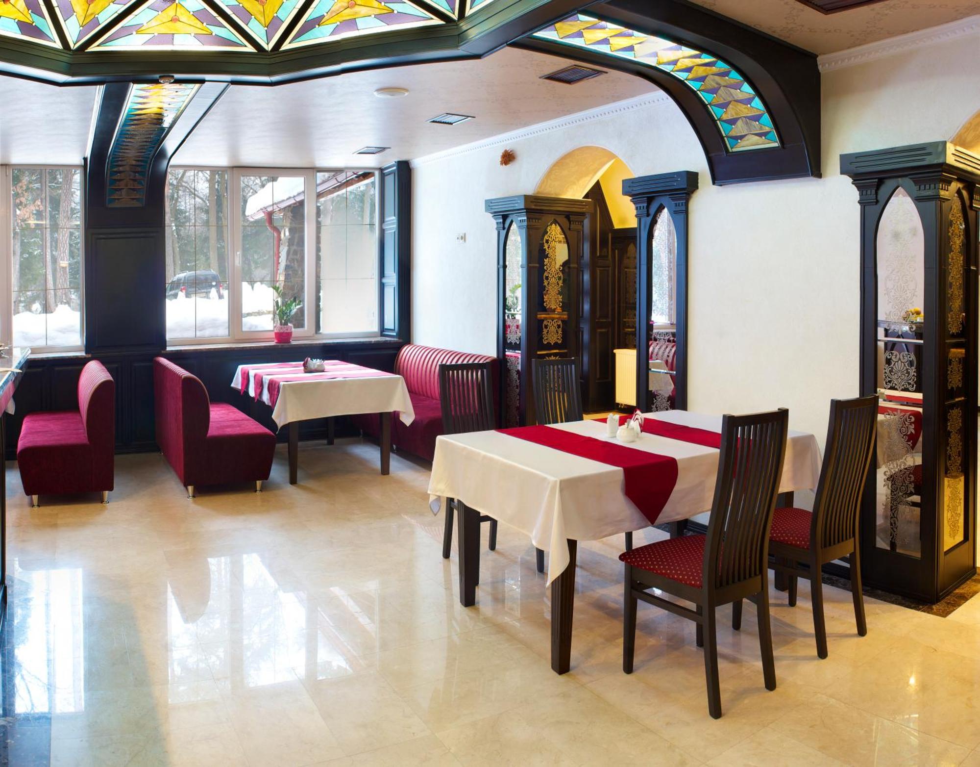 Sherwood Hotel Dolgomostiska Dış mekan fotoğraf