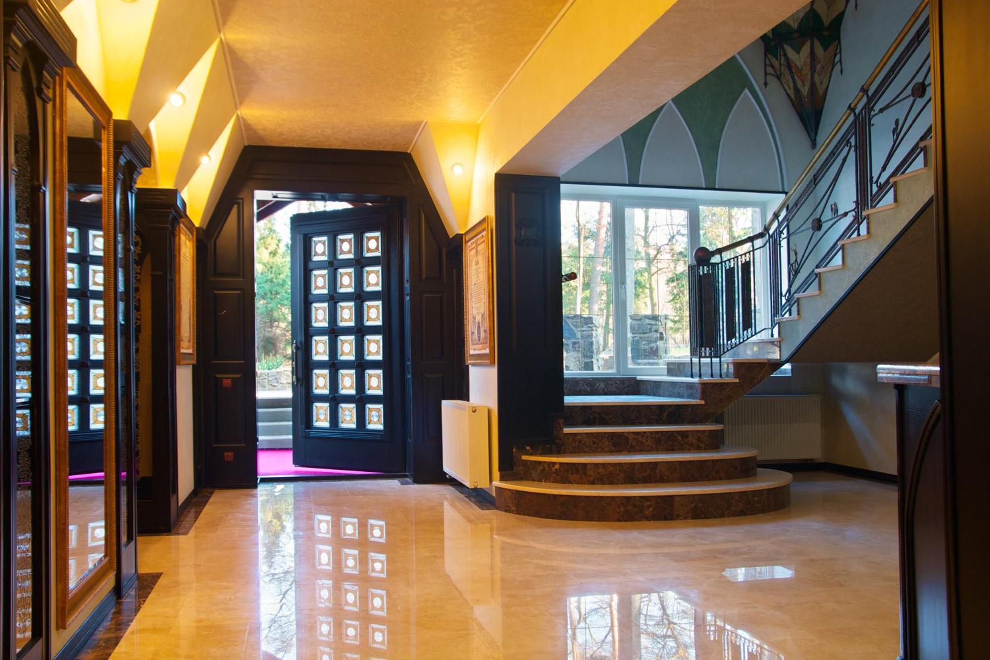 Sherwood Hotel Dolgomostiska Dış mekan fotoğraf