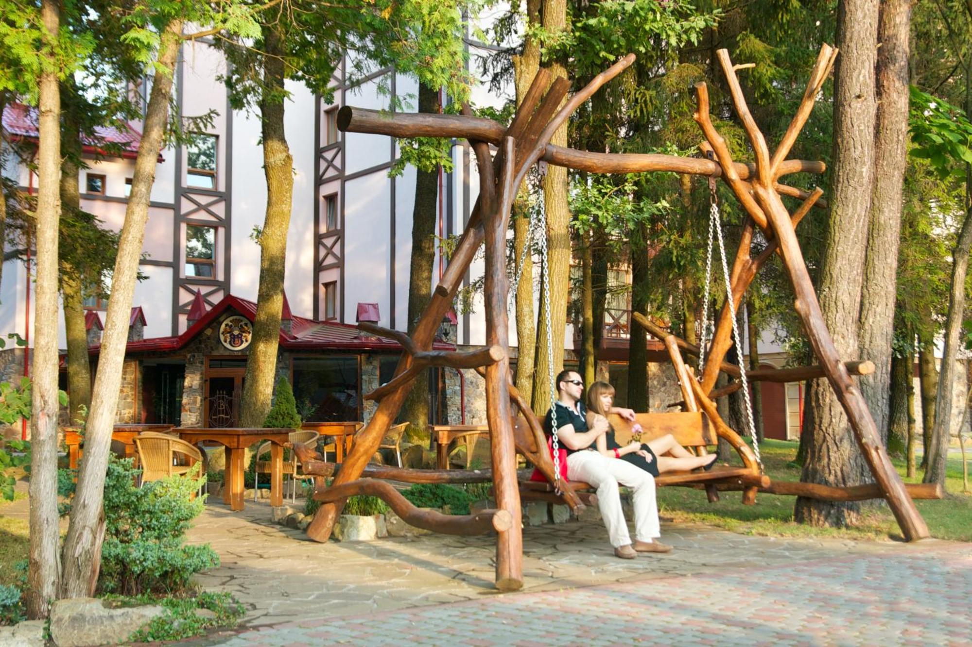 Sherwood Hotel Dolgomostiska Dış mekan fotoğraf