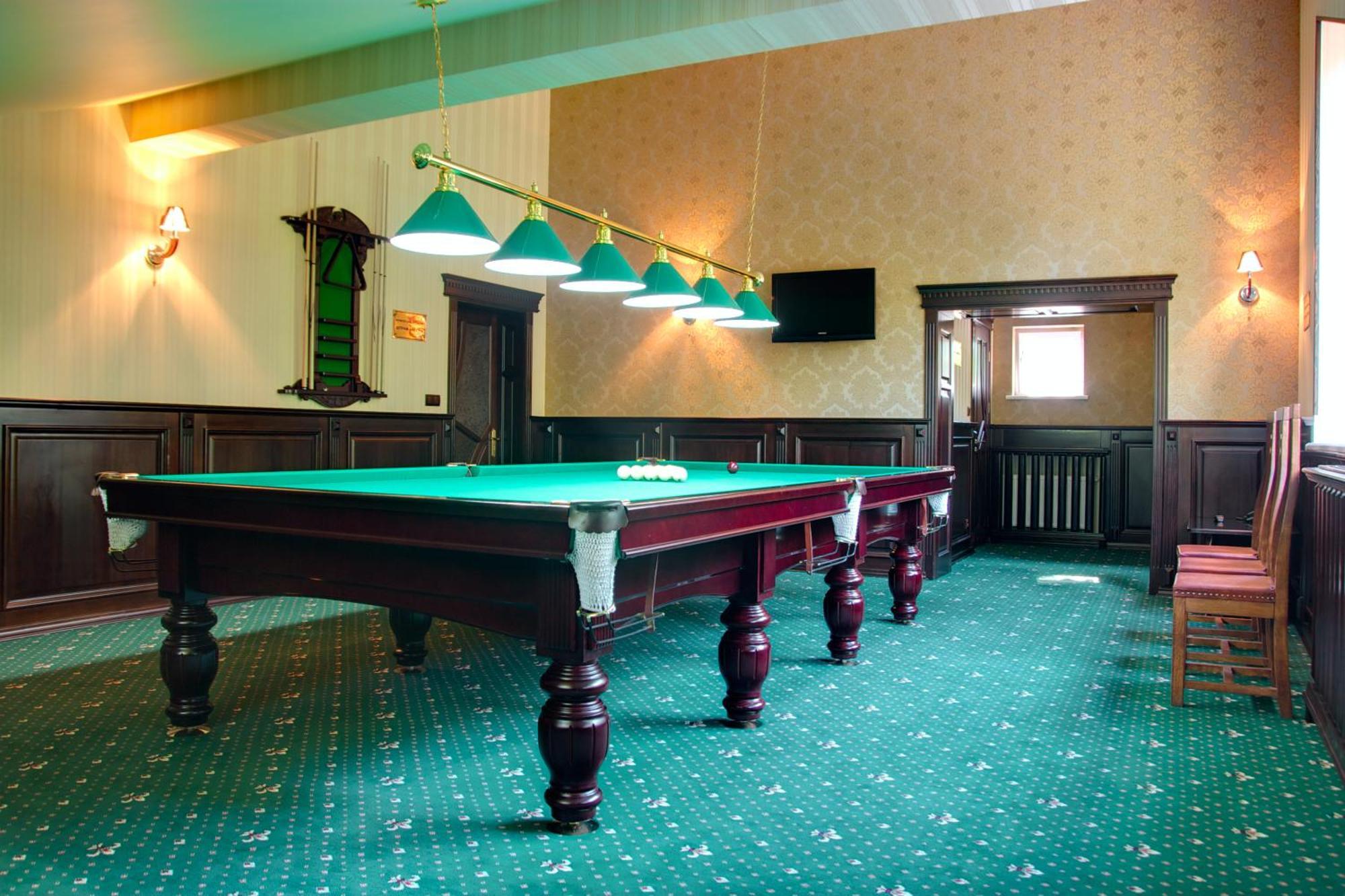 Sherwood Hotel Dolgomostiska Dış mekan fotoğraf