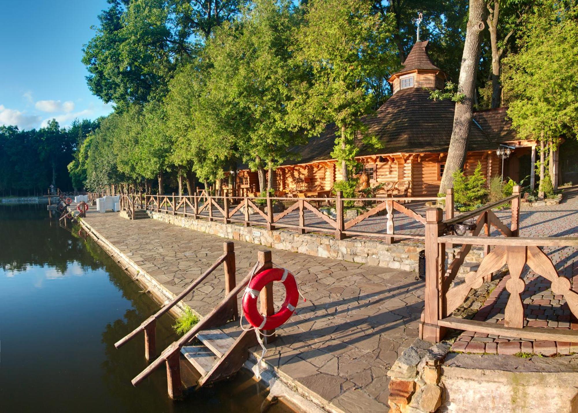 Sherwood Hotel Dolgomostiska Dış mekan fotoğraf