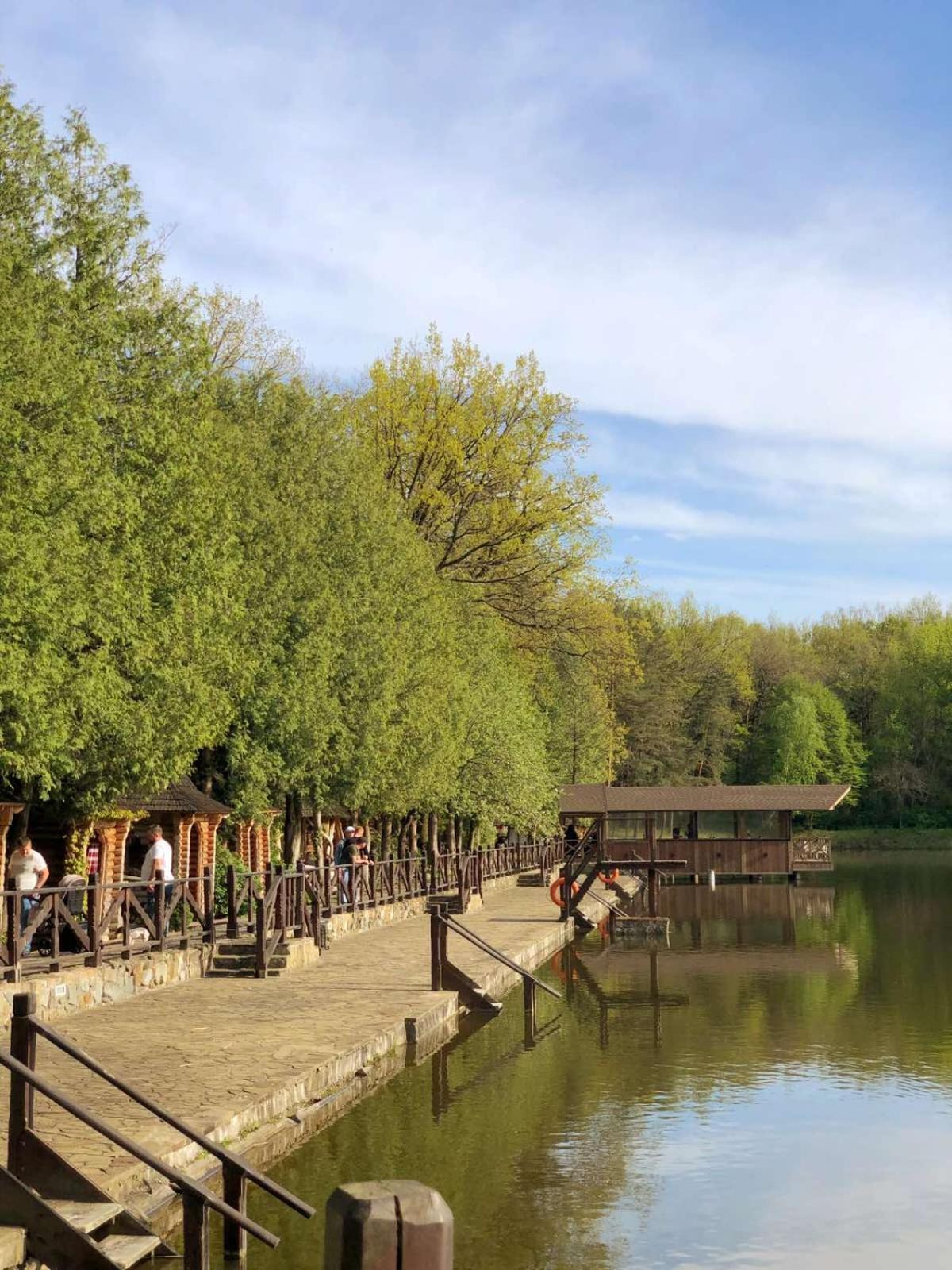 Sherwood Hotel Dolgomostiska Dış mekan fotoğraf