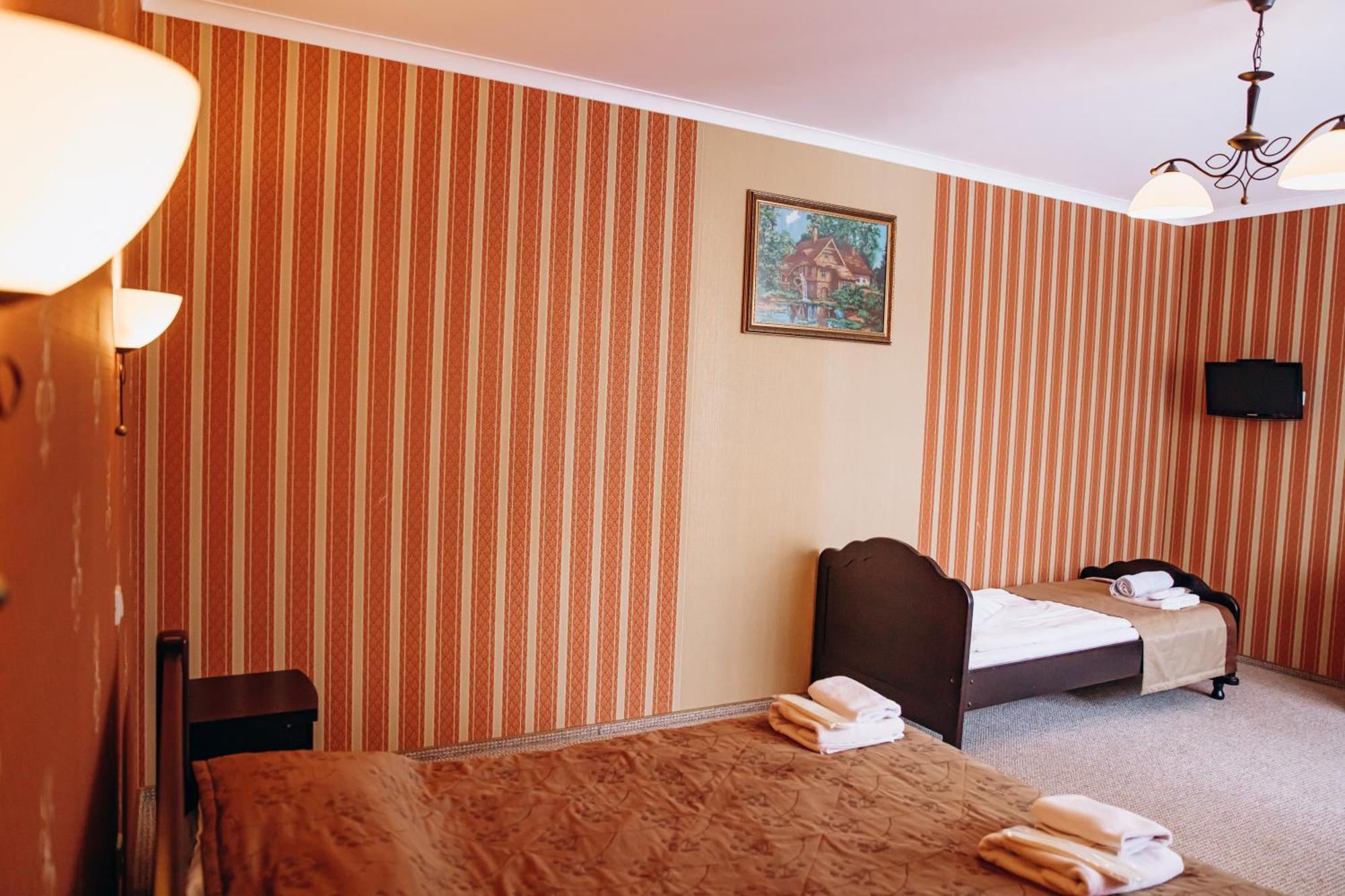 Sherwood Hotel Dolgomostiska Dış mekan fotoğraf