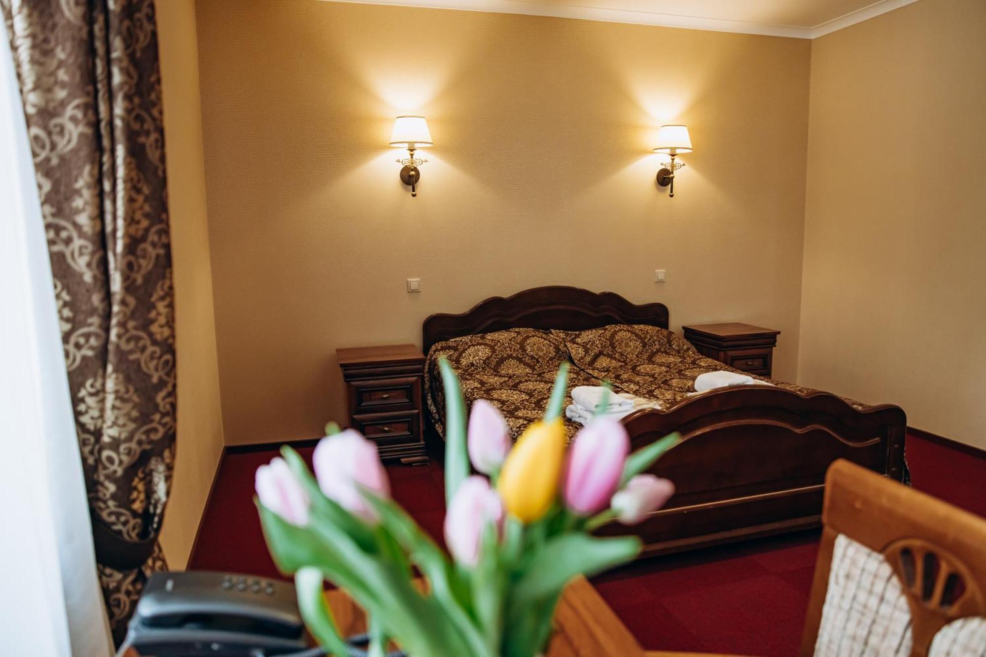 Sherwood Hotel Dolgomostiska Dış mekan fotoğraf